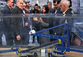 بازدید رئیس جمهور و جمعی از اعضای دولت از نمایشگاه «پیشگامان پیشرفت»