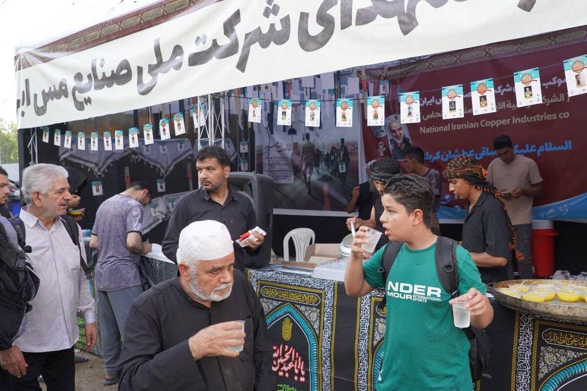 تداوم خدمت‌رسانی موکب شهدای مس در مرز مهران همزمان با موج بازگشت زائران