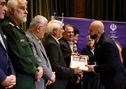 دو تندیس جشنواره سلام به مدیر روابط عمومی شرکت فولاد خوزستان اهدا شد