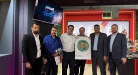 بازدید باقر ابراهیمی، مدیر روابط عمومی فرمانداری اهواز، به همراه جمعی از اصحاب رسانه از غرفه فولاد اکسین خوزستان
