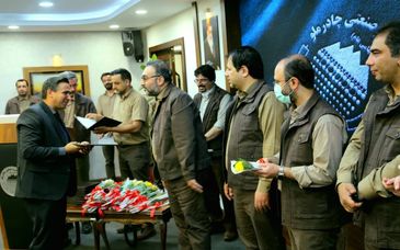 تجلیل از کارگران نمونه چادرملو بمناسبت روز جهانی کارگر 