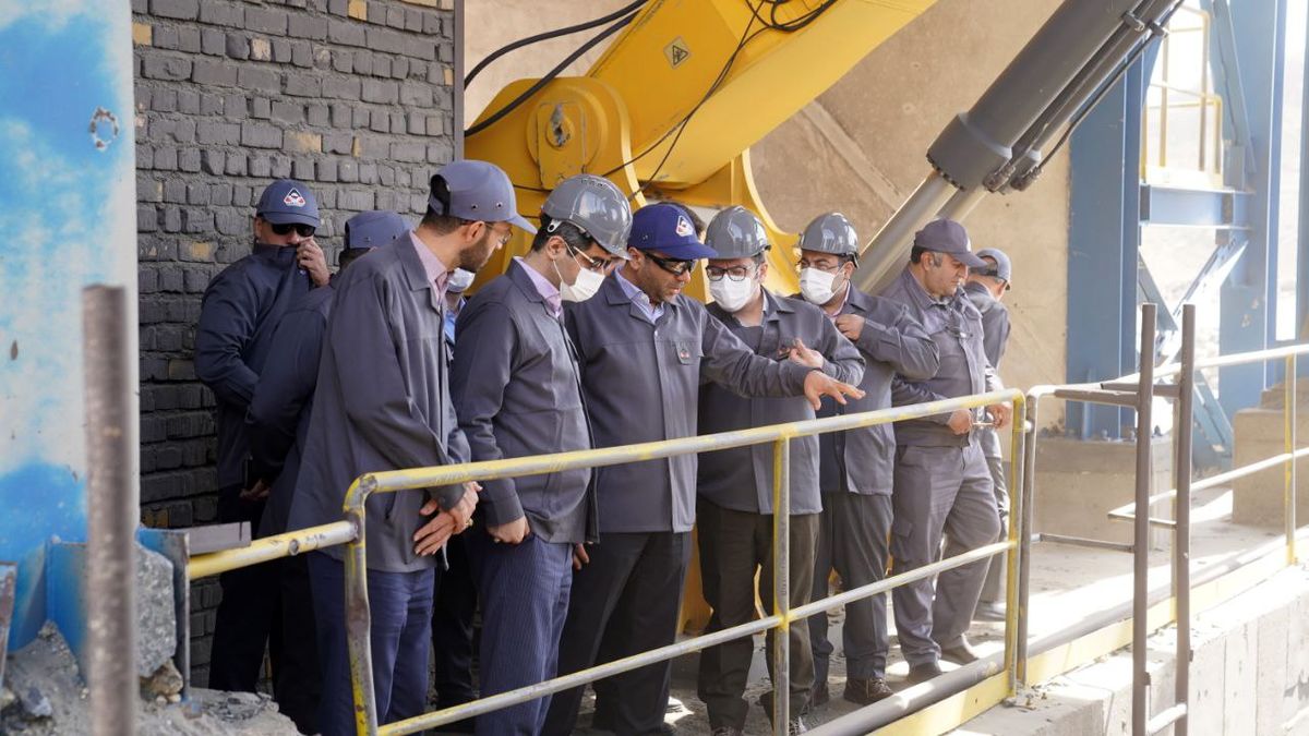 مدیرعامل بورس کالای ایران در بازدید از شرکت سیمیدکو: مردم با گواهی سپرده گندله در رشد تولید و صنعت سهیم می‌شوند