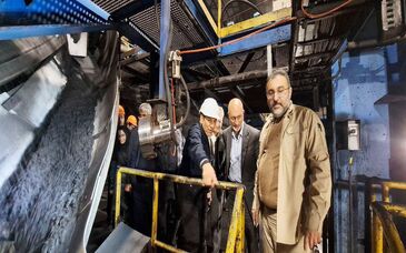  موثقی نیا از بخش های مختلف مجتمع چادرملو بازدید کرد