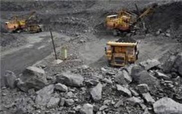  استاندار سمنان: خام فروشی آسیب معادن سمنان است