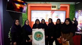 حضور جمعی از بانوان رسانه و مطبوعات در غرفه فولاد اکسین خوزستان