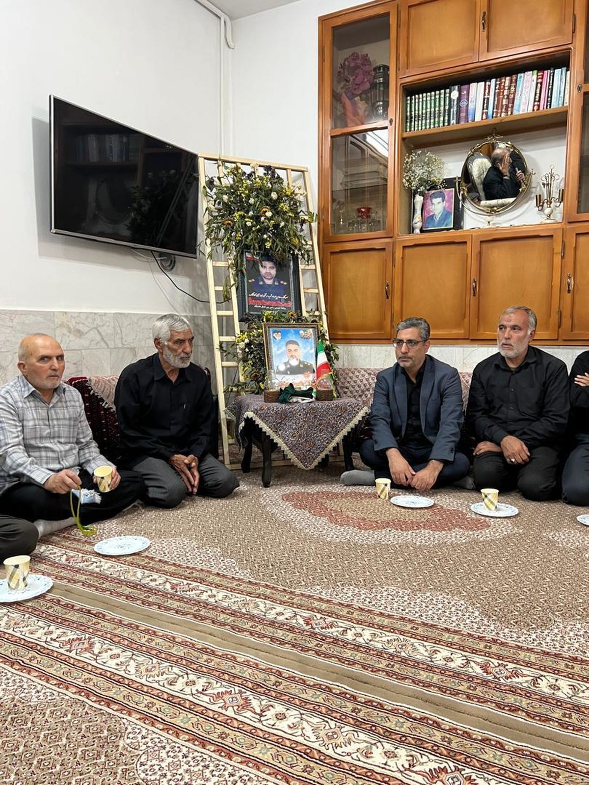 دیدار مدیرعامل شرکت فرآوری معدنی اپال کانی پارس با خانواده معظم شهید مدافع وطن سرهنگ مرتضی ابراهیمی 