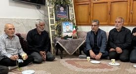 دیدار مدیرعامل شرکت فرآوری معدنی اپال کانی پارس با خانواده معظم شهید مدافع وطن سرهنگ مرتضی ابراهیمی 