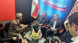 گفتگوی صمیمانه مدیرعامل شرکت فولاد اکسین با دو تن از پیشکسوتان رسانه در نمایشگاه هفته دولت