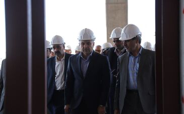 با همراهی نماینده و فرماندار شهربابک: مدیرعامل شرکت ملی مس از مراحل ساخت بیمارستان شهربابک بازدید کرد