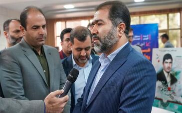 بازدید استاندار اصفهان ازآثار روابط عمومی ذوب آهن