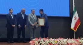 تقدیر از مدیرعامل شرکت آلومینای ایران با حضور معاون اول رئیس جمهور