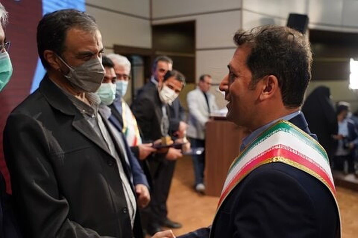 فولاد تاراز به عنوان یکی از صنعتگران برتر استان چهارمحال و بختیاری شناخته شد