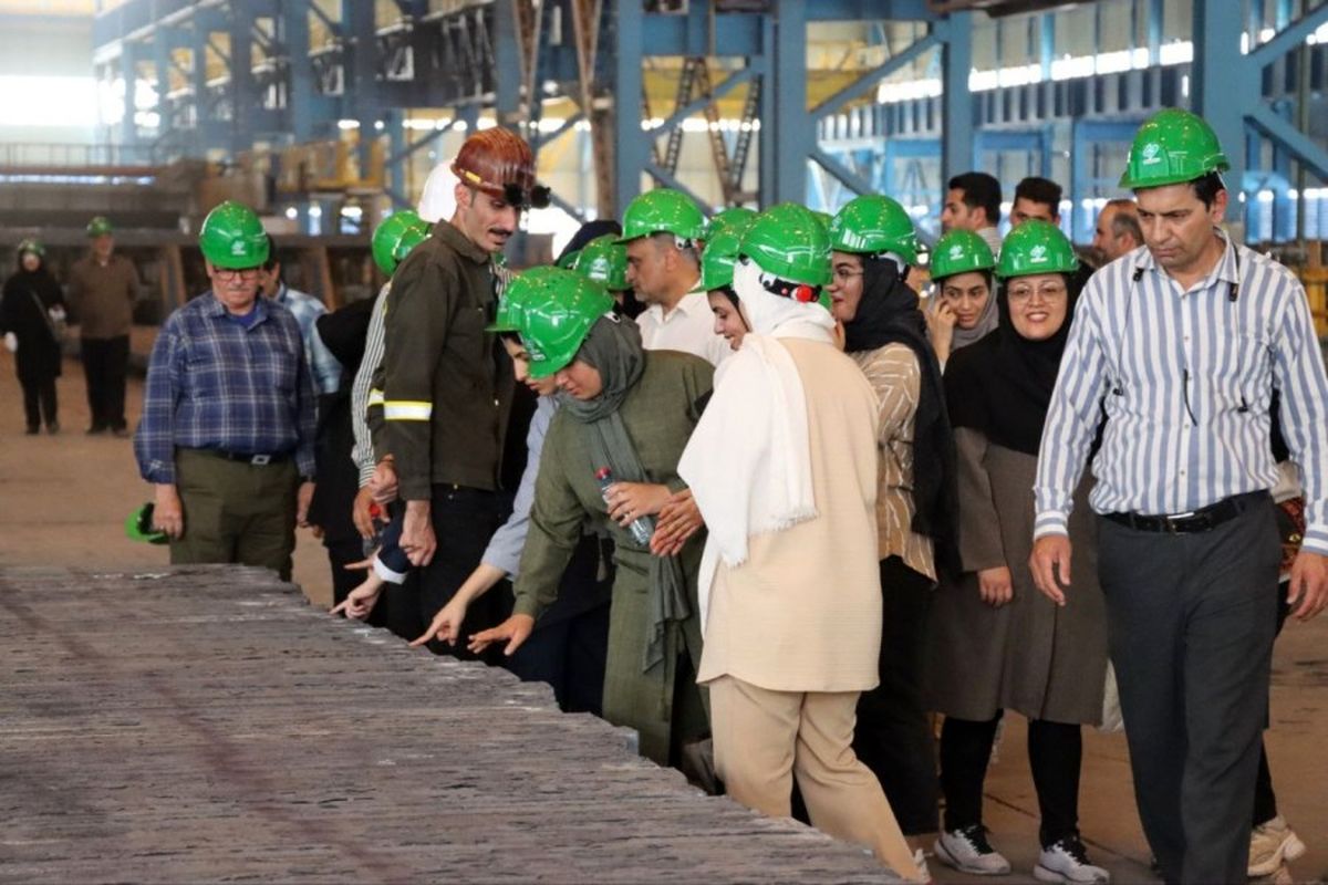 بازدید علمی دانشگاه آزاد اسلامی استهبان از مجتمع فولاد غدیر نی‌ریز در قالب اردوی راهیان پیشرفت

