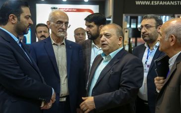 بازدید مسئولین و دست اندر کاران صنعت فولاد از غرفه ذوب آهن اصفهان در نمایشگاه بین المللی کیش