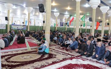 حضور کارکنان شرکت آلومینای ایران در مراسم نماز جمعه همزمان با روز کارگر