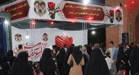 همزمان با گرامیداشت یاد و خاطره ۵۰۰ شهید گلگون‌کفن نی‌ریز صورت گرفت؛ برپایی موکب خدمت فولاد غدیر نی‌ریز در هفته دفاع مقدس

