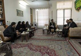 دیدار جمعی از مسئولان شرکت مس با خانواده شهیدان در رفسنجان