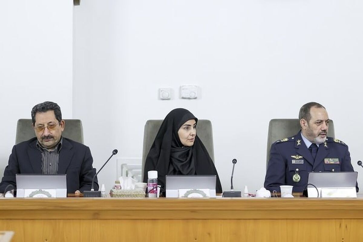 عکس روز: وزیر صمت در نخستین جلسه هیأت دولت
