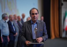  تندیس مرد سال فولاد ایران به محمود لندی رسید
