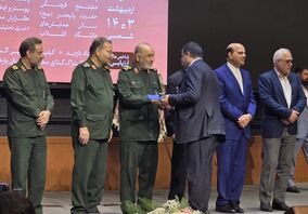 تقدیر فرمانده کل سپاه از مدیرعامل فولاد اکسین

