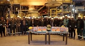 شب یلدا در فولاد غدیر نی‌ریز با حضور مدیرعامل در کنار کارکنان