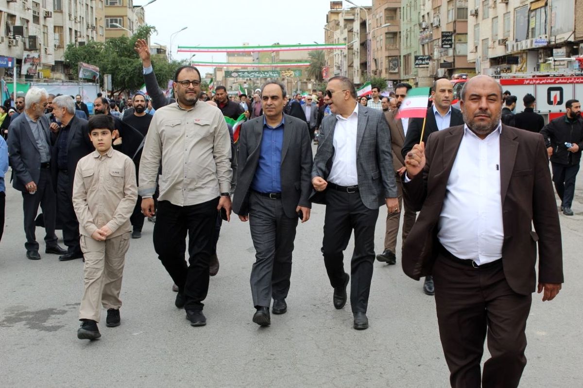 تجدید میثاق خانواده فولاد اکسین خوزستان با آرمان‌ های انقلاب در یوم‌ الله ۲۲ بهمن