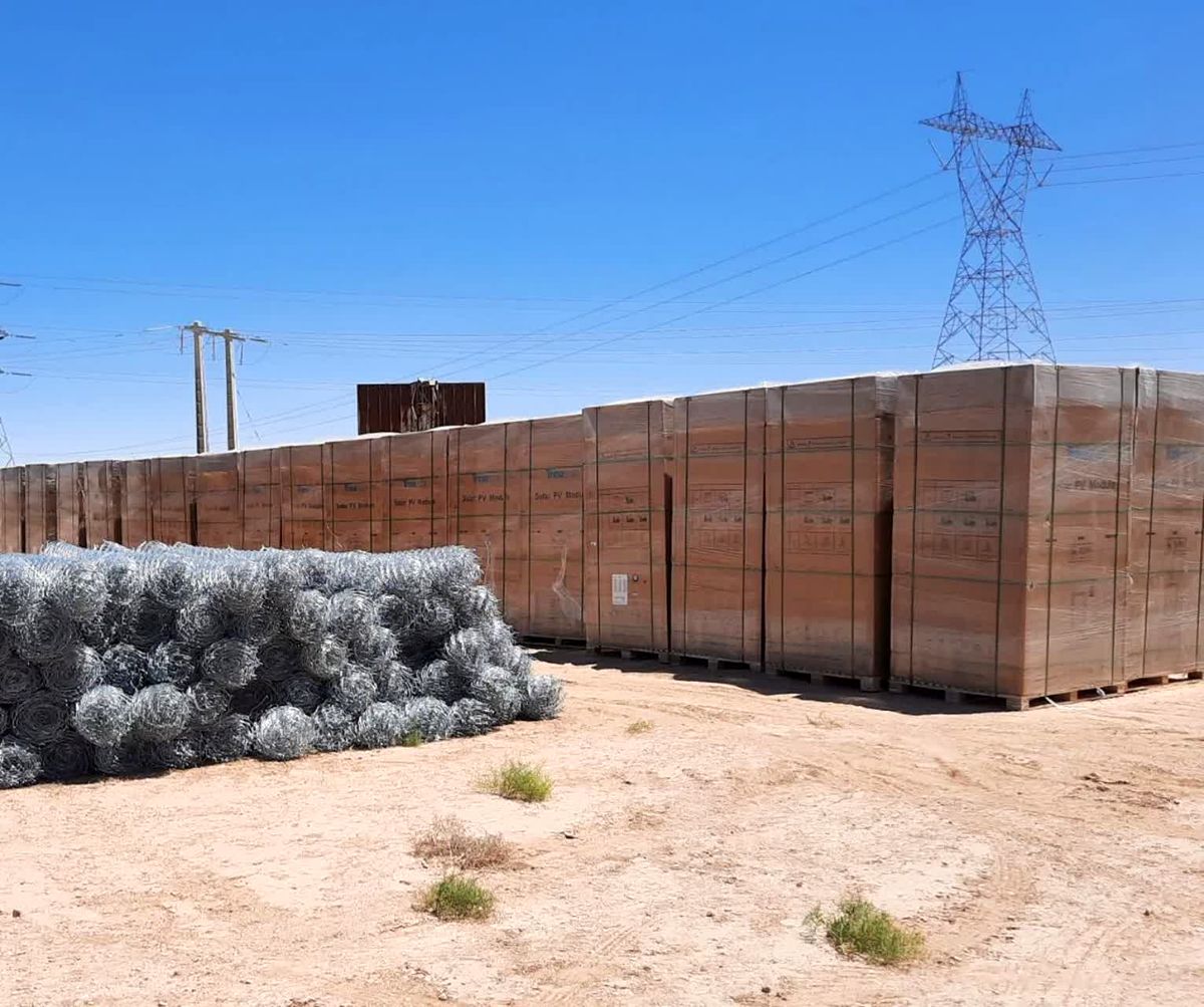 ورود تجهیزات نیروگاه خورشیدی به شرکت آلومینای ایران؛ پروژه وارد مرحله اجرایی جدید شد
