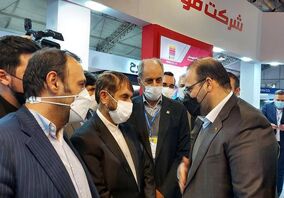  کتاب بومی‌سازی فولاد خوزستان به مدیر گروه دفتر اقتصادی مقام معظم رهبری اهدا شد