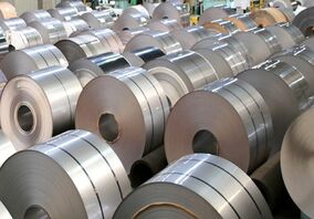قطع برق مکرر فولادسازهای چین، قیمت سنگ آهن را کاهش داد