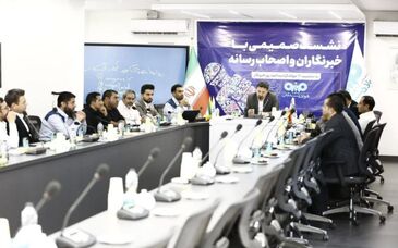 به مناسبت روز خبرنگار، نشست صمیمی با خبرنگاران

