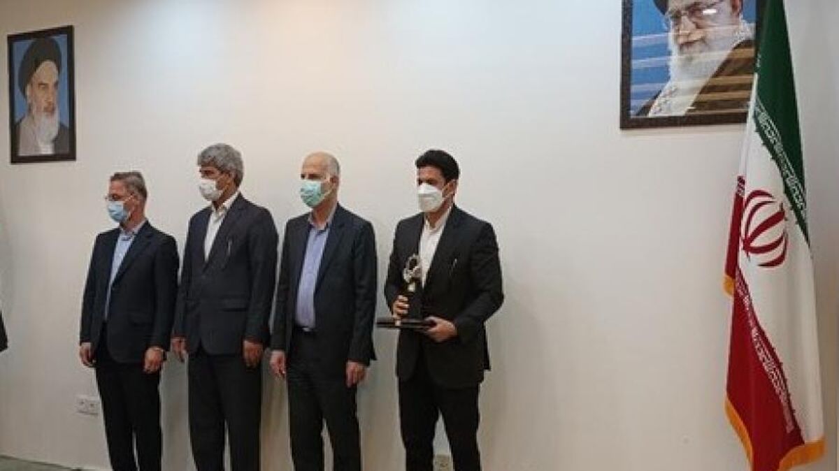  فولاد اکسین خوزستان برای سه سال متوالی در ارزیابی جایزه صنعت سبز موفق به دریافت تندیس صنعت سبز از سازمان حفاظت محیط زیست شد