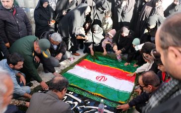 آیین سومین روز تدفین شهید گمنام در مجتمع آلومینای ایران برگزار شد