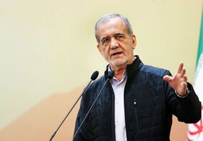 بازدید رئیس‌جمهور از غرفه «مس» در نمایشگاه توانمندی‌های بخش صنعت و معدن