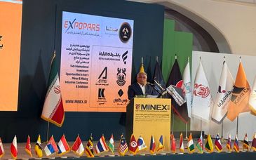 جذب سرمایه و برقراری روابط اقتصادی سازنده در بخش معدن با کشورهای همسایه

