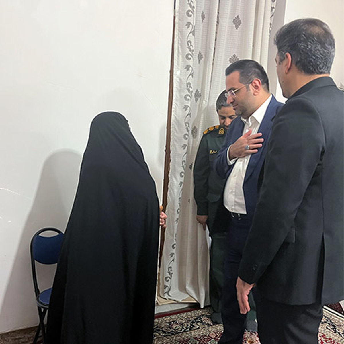 دیدار مدیرعامل شرکت فولاد آلیاژی ایران با مادران شهدای اشکذر

