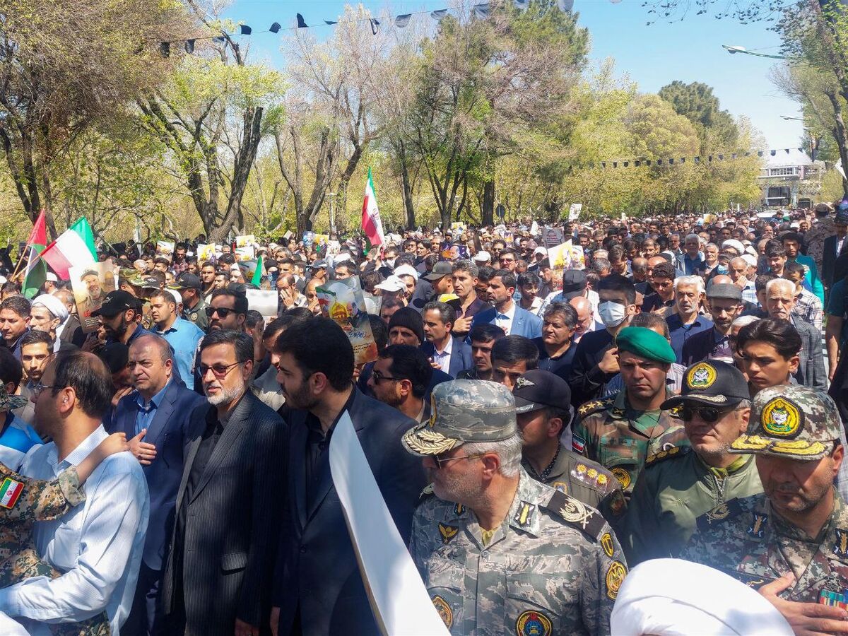 پیکر سردار سرلشکر شهید زاهدی در اصفهان تشییع شد