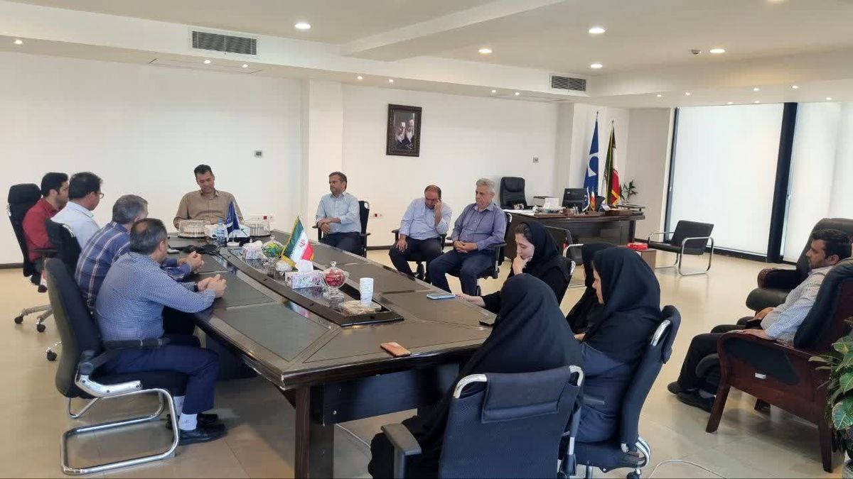 به مناسبت روز کارمند؛مدیر مجتمع معدنی انگوران از کارمندان مجتمع تقدیر کرد