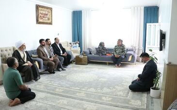 دیدار مدیرعامل شرکت آلومینای ایران و مسئولین شهرستان جاجرم با تعدادی از خانواده های معظم شهدا و ایثارگران عزیز به مناسبت گرامیداشت هفته دفاع مقدس