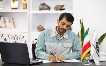 مدیرعامل گروه فولاد مبارکه به مناسبت سالروز بهره برداری از شرکت فولاد هرمزگان با صدور پیامی این روز را تبریک گفت