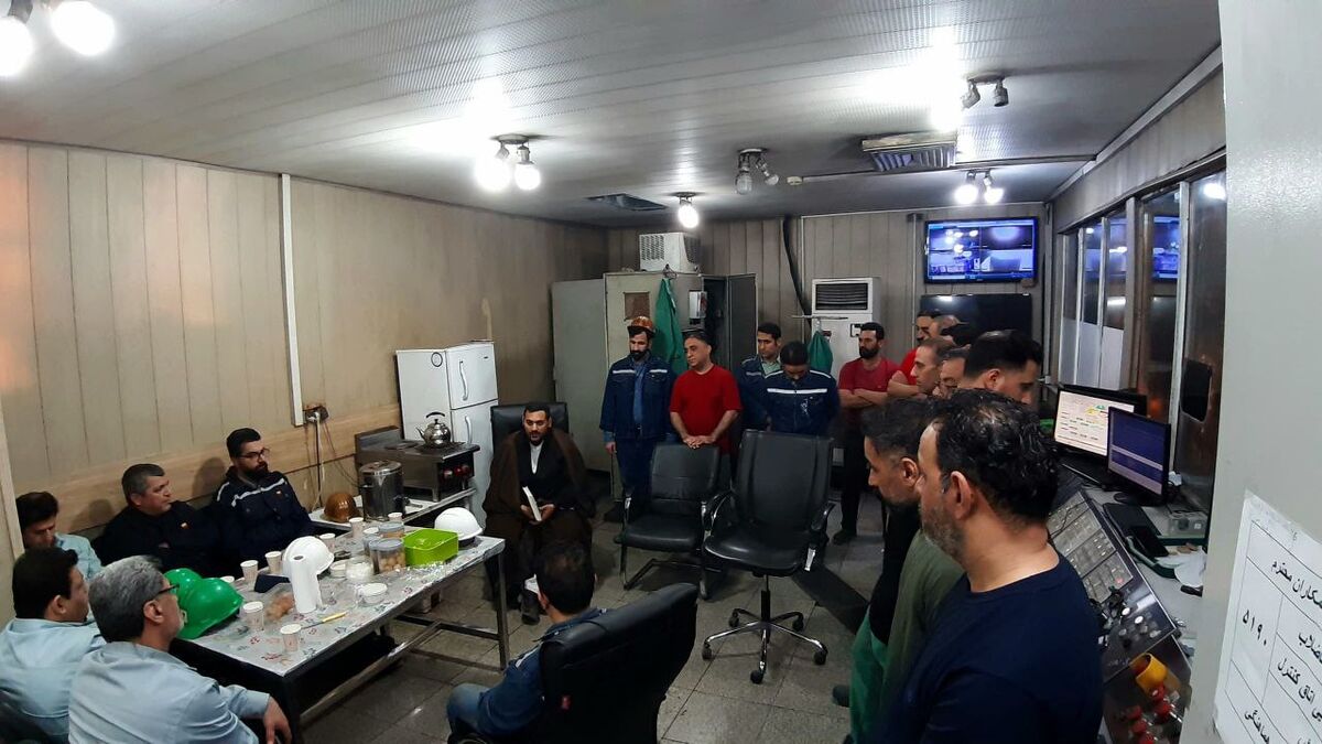 آخرین دیدار معاون منابع انسانی و امور اجتماعی فولاد خوزستان با کارکنان بخش مواد اولیه (گندله‌سازی۱)، بخش فولادسازی (کارگاه ذوب) و مدیریت کنترل فیزیکی (درب یک) در سال ۱۴۰۳