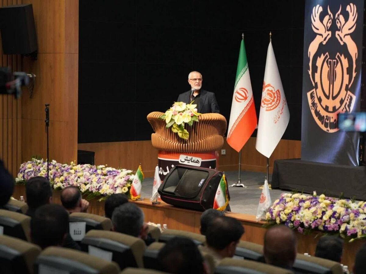 معاون وزیر کشور در همایش «صنعت و خدمت»: تلاش‌های خالصانه شرکت ملی مس، منشأ برکت و موفقیت است