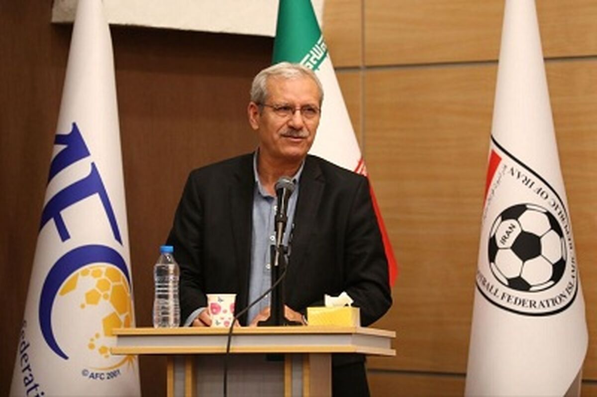 نصیرزاده: کریمی اطرافیانش را درست انتخاب نمی‌کند/ بازیکنانی در ذهن او هستند که سن و سالی از آن‌ها گذشته