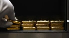 طلای جهانی از صعود بازماند