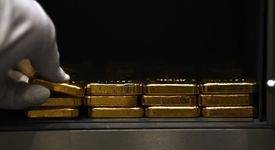 طلای جهانی از صعود بازماند