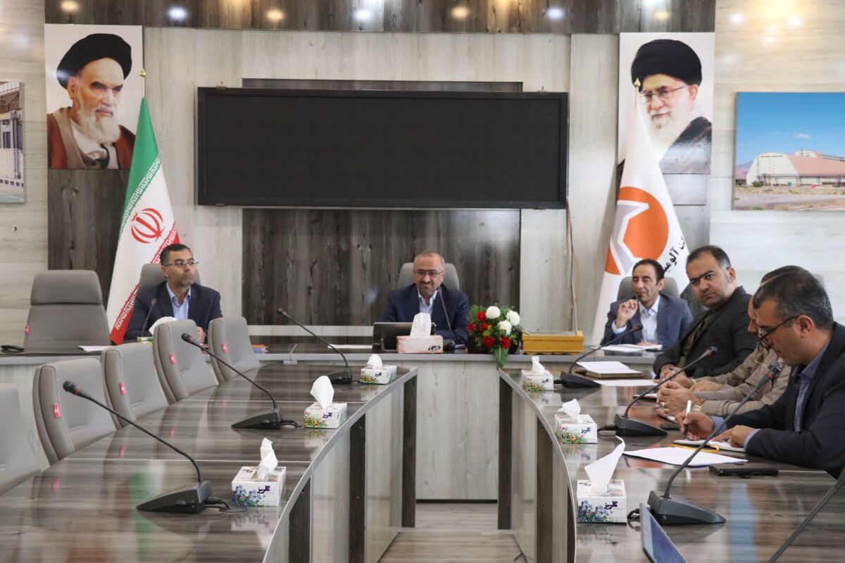 مهندس پیرحسینلو مدیر عامل شرکت آلومینای ایران با پیمانکاران بخش معادن دیدار کرد