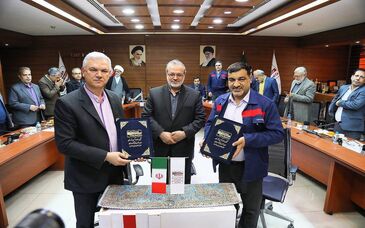 عکس: در مسیر توسعه؛تفاهم نامه همکاری فی ما بین دانشگاه آزاد اسلامی و شرکت فولاد اکسین خوزستان

