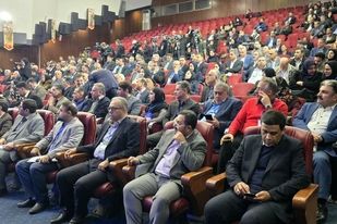 تقدیر از مدیرعامل شرکت معادن سنگ آهن احیاء سپاهان در همایش ملی وفاق برای ایران ماهر