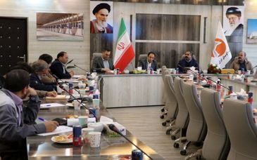 نشست صمیمی مدیر عامل و تعدادی از معاونین و مدیران با همکاران شاغل در شرکت آلومینای ایران به مناسبت ۱۲ آذر ، گرامیداشت روز جهانی معلولان