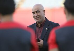واکنش معنادار مدیر پرسپولیس به گلایه های گل محمدی ؛ پای مربی خارجی هم به میان آمد + سند