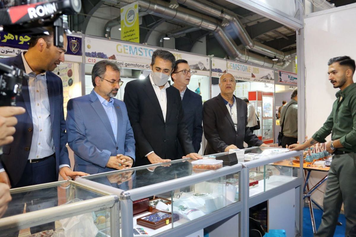 آقاجانلو: نمایشگاه گوهرسنگ ها؛ فرصتی برای معرفی ظرفیت ها و افزایش سهم ایران در تجارت جهانی

